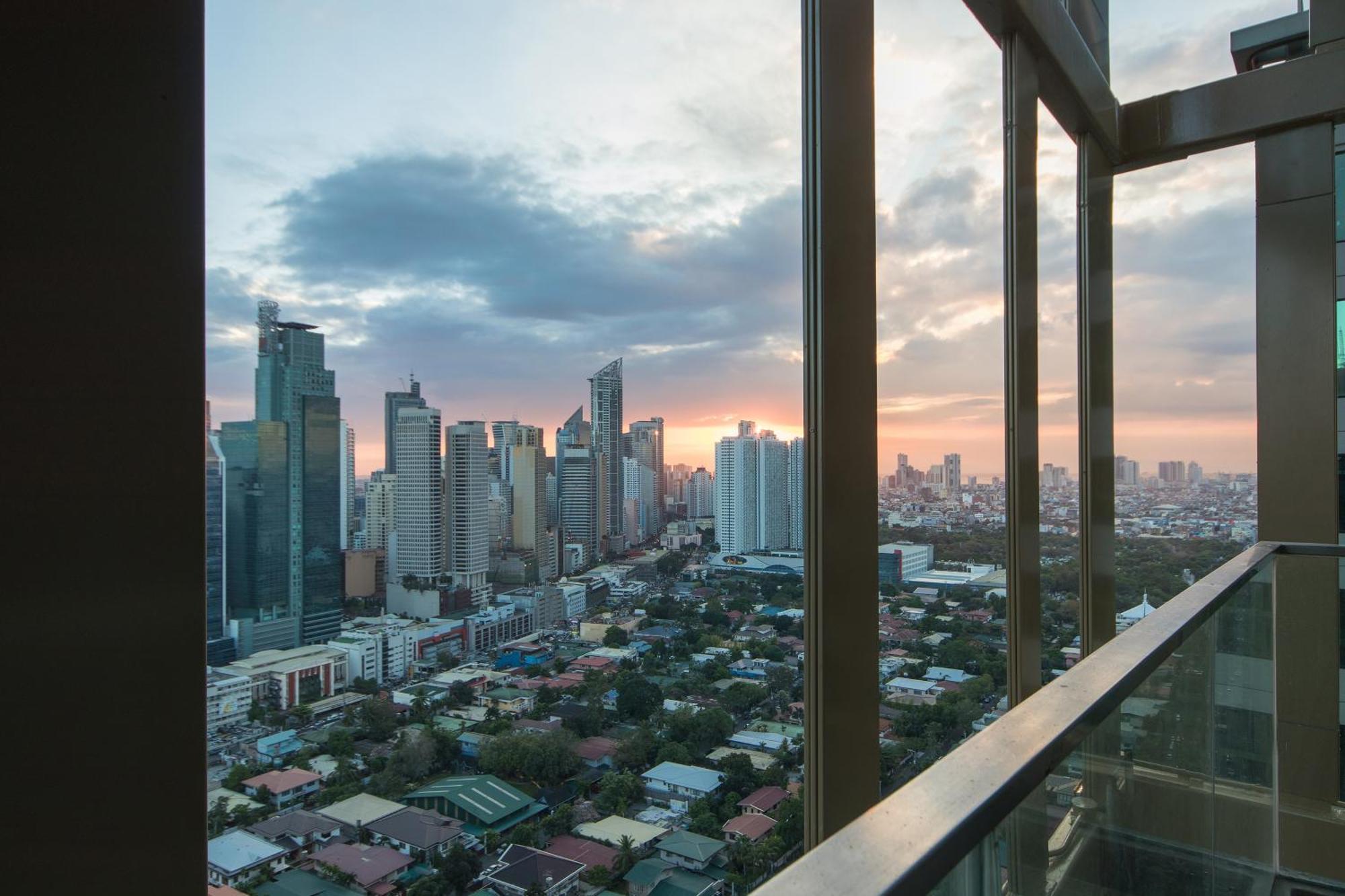 I'M Hotel - Multiple Use Hotel Makati City Cameră foto View of the city from the 38th floor of the building